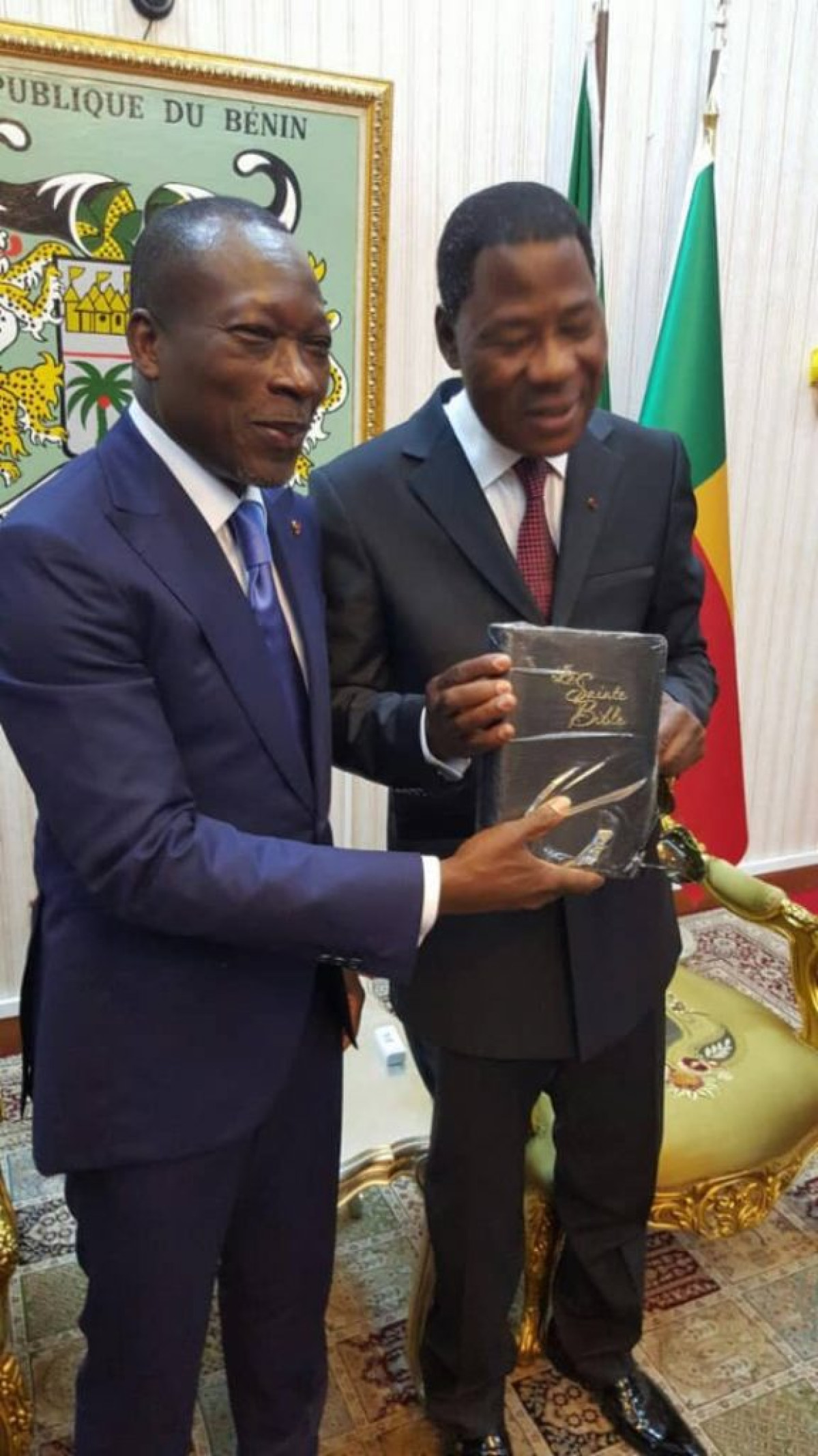 ÉDITO  : Derrière la Bible de Yayi à Talon…