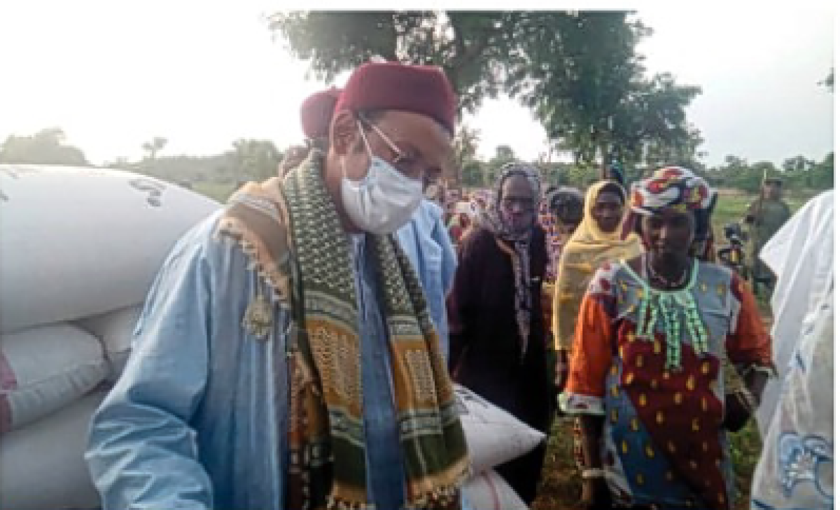 APRÈS LE CONFLIT ENTRE AGRICULTEURS ET ÉLEVEURS A GOUNGOUN : L’Apess fait don de vivres aux victimes