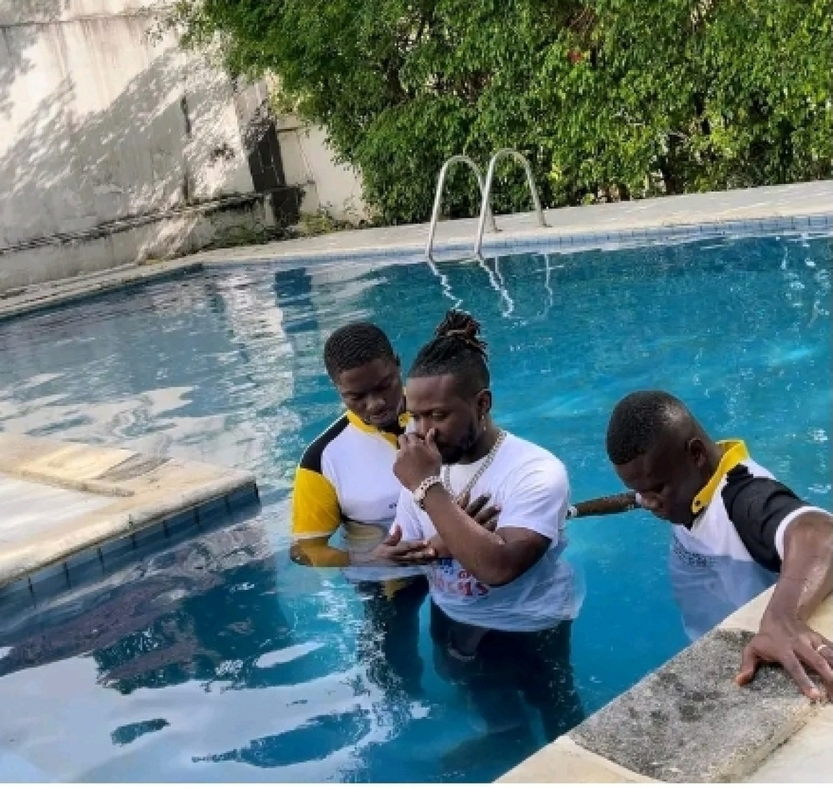 BAPTISÉ PAR IMMERSION : L&rsquo;artiste béninois Fanicko, né de nouveau