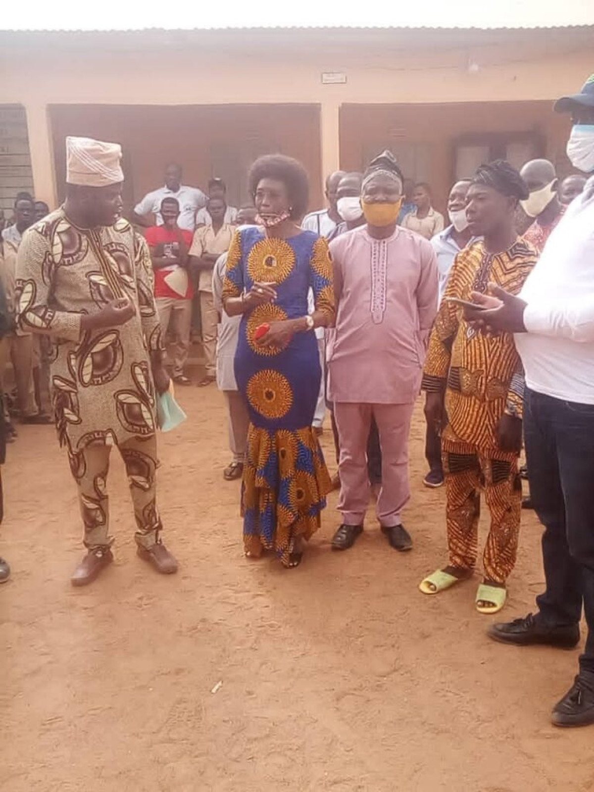 BORGOU/COLLEGE D&rsquo;ENSEIGNEMENT GENERAL 1 ET 2 DE NIKKI : L&rsquo;Ong Oredola fait don de 50 tables-bancs aux apprenants