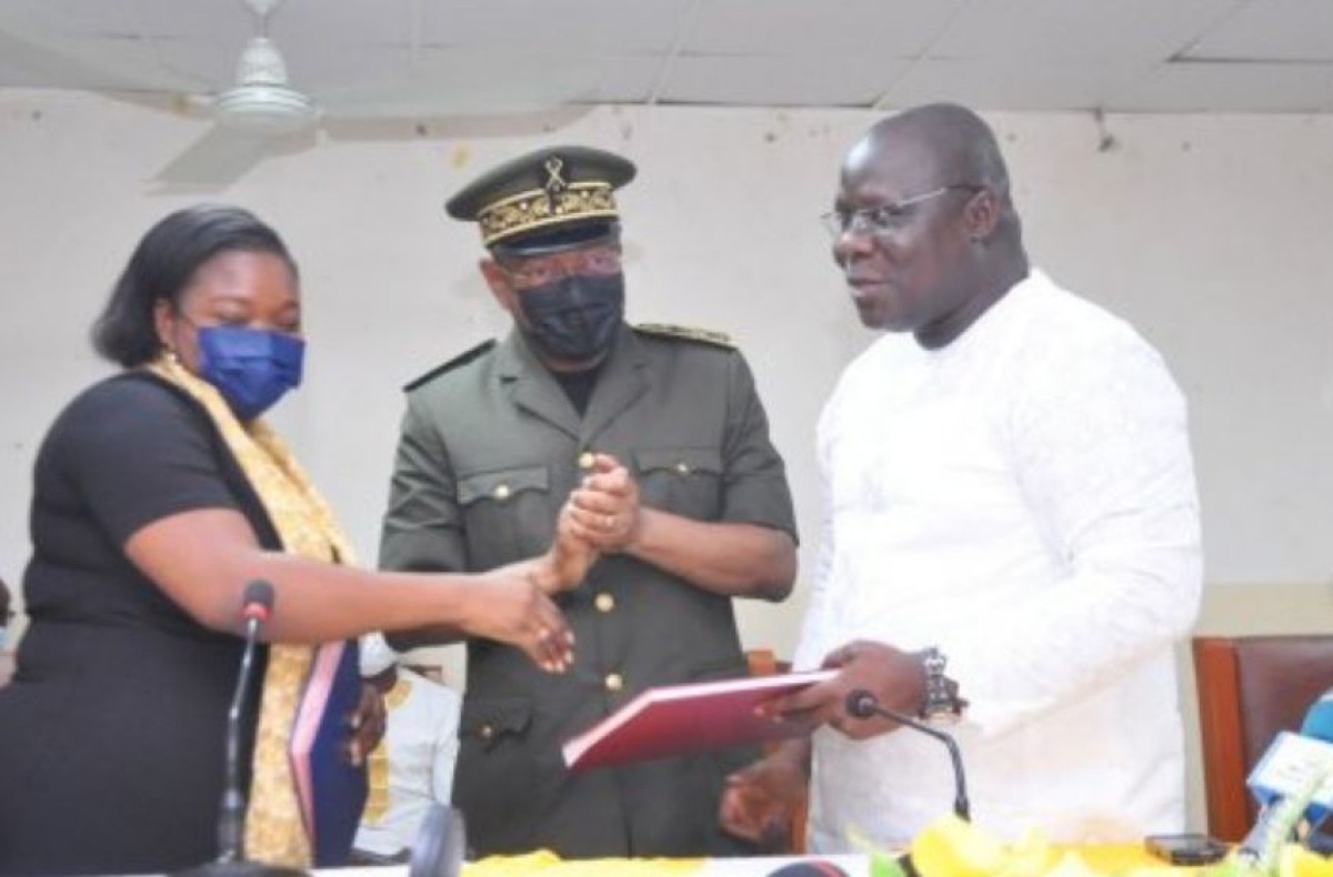 ABOMEY-CALAVI : Le maire Ahouandjinou passe le témoin à la Se Floride Laourou