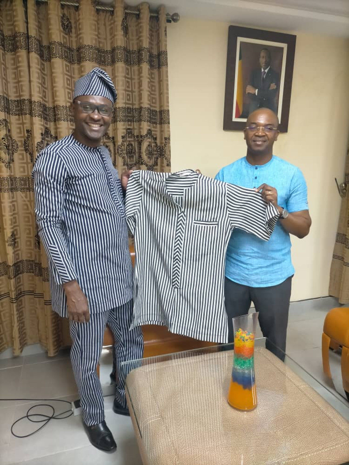 PROMOTION DU PAGNE TISSÉ AU BÉNIN : Modeste Kpogbé reçu par le préfet Cissé . Les produits de Afrique Élégance présentés à l&rsquo;autorité