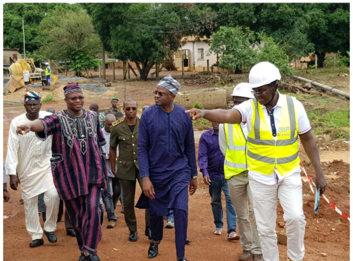 SUIVI DU PROJET DE RENFORCEMENT DU SYSTEME D&rsquo;ALIMENTATION EN EAU POTABLE DE LA VILLE DE PARAKOU ET ENVIRONS,  Samou Séidou Adambi constate et met la pression