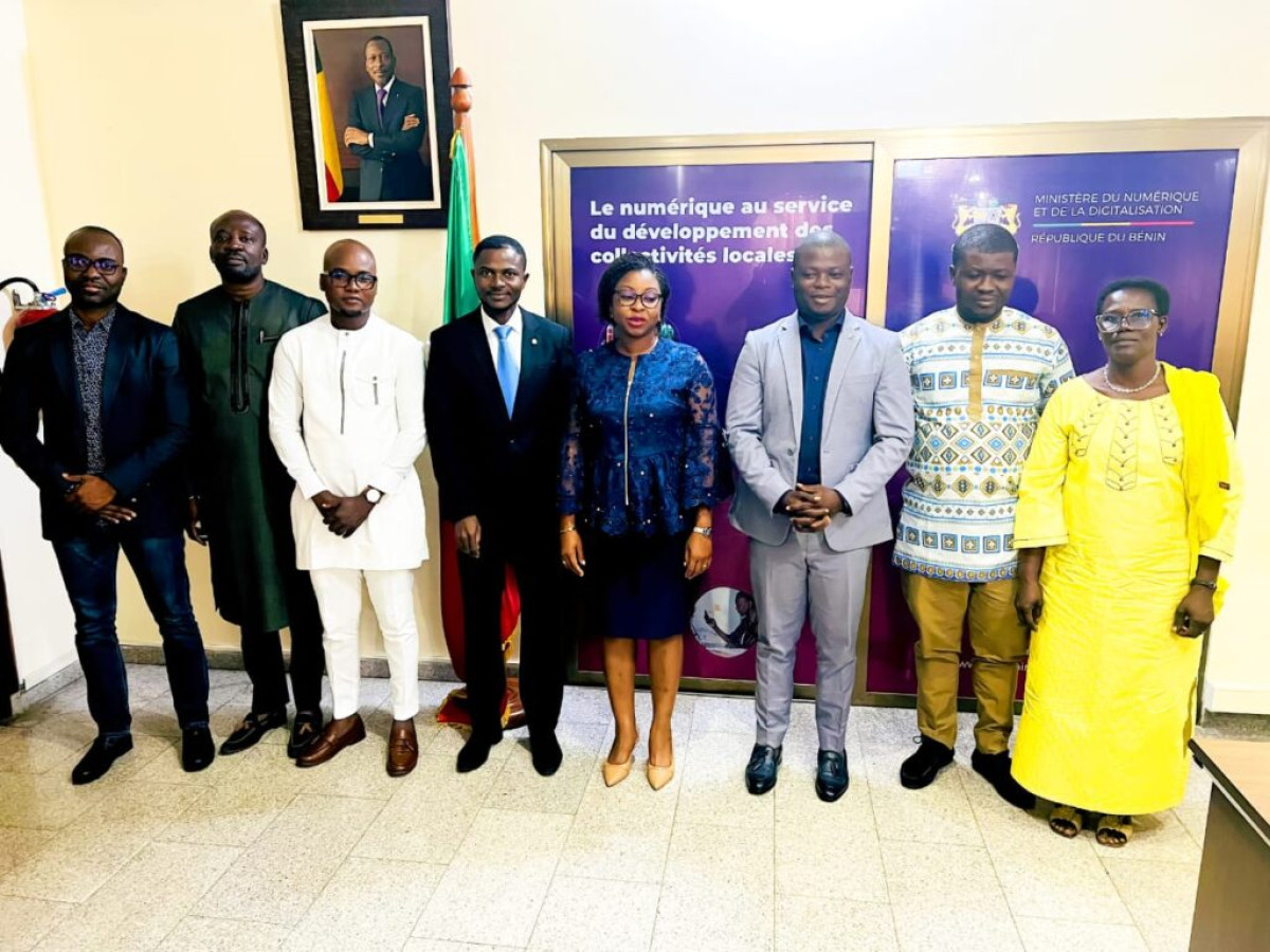 MÉDIAS AU BÉNIN :  La Ministre Aurélie Adam Soulé garantit son soutien à l&rsquo;Unamel-Bénin   . Barnabas Orou Kouman expose les problèmes des web médias
