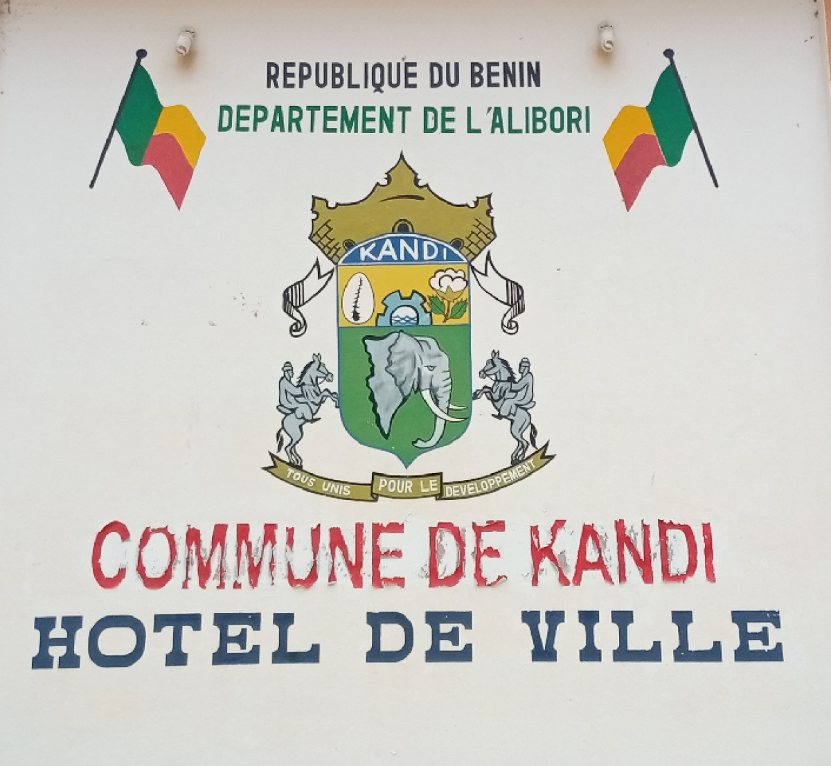 RESTITUTION À CHAUD DES RÉSULTATS DE L&rsquo;AUDITS FADEC EXERCICE 2018 : Kandi affiche de très bonnes performances  . Le maire Bachabi et le Se Baparapé félicitent les cadres