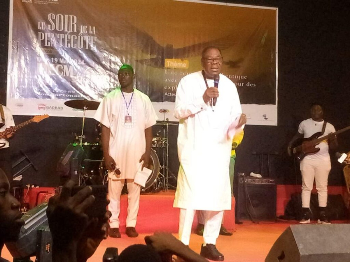 PARAKOU: Un concert gospel interrompu juste après la prestation de Boni Yayi  . Le Promoteur embarqué 