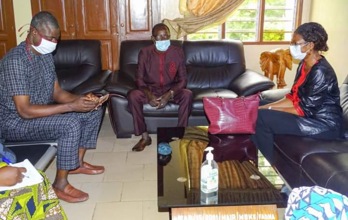 PARTENARIAT ENTRE CARE INTERNATIONAL BÉNIN ET LA COMMUNE DE BEMBÉRÉKÉ : Joyce Sepenoo reçue par le maire Garba