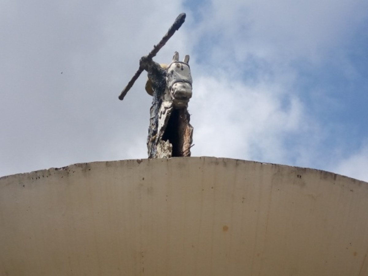 PARAKOU : Alerte, la statue de Bio Guerra s’écroule !