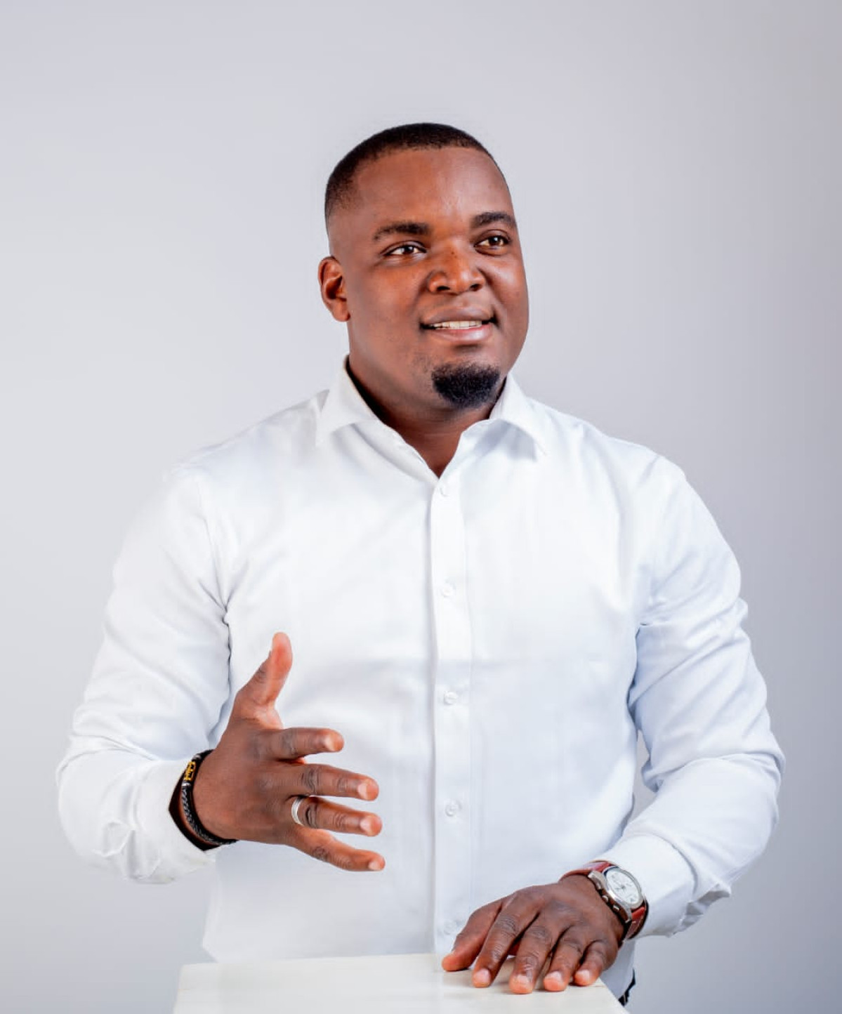 Municipales de 2026 : tout sur Prosper Ayéna, le candidat miroir de la jeunesse