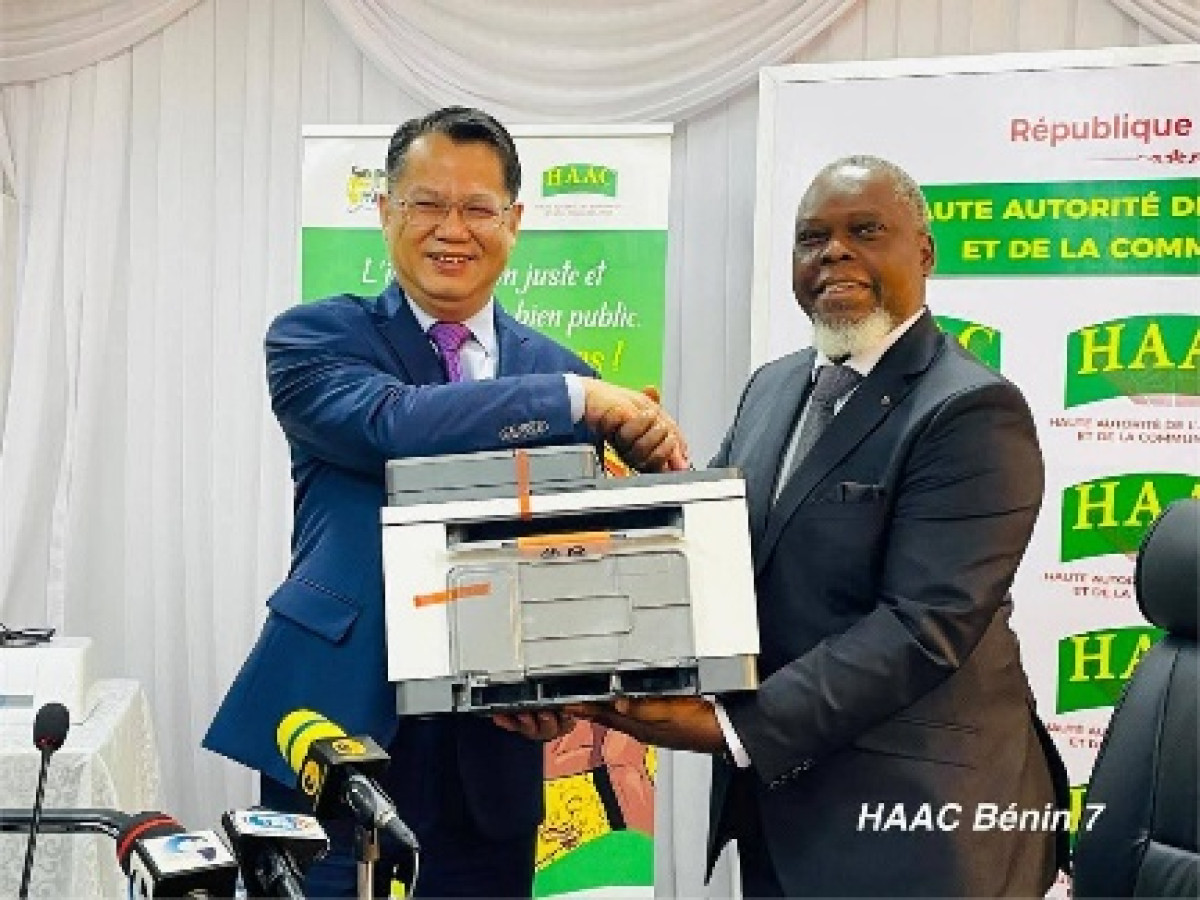 Médias au Bénin: la Chine soutient la Haac avec du matériel informatique