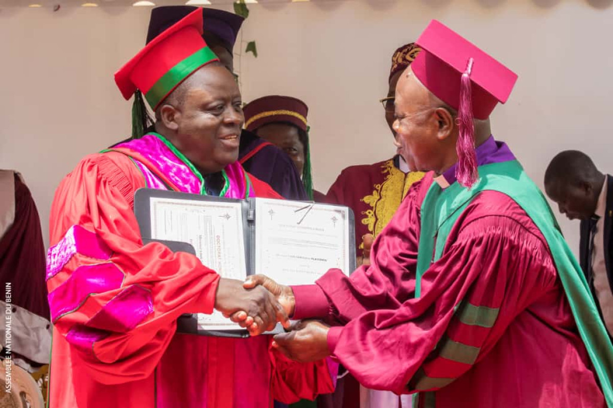 Université protestante de l'Afrique de l'Ouest: Louis Vlavonou, première personnalité politique distinguée Docteur Honoris Causa