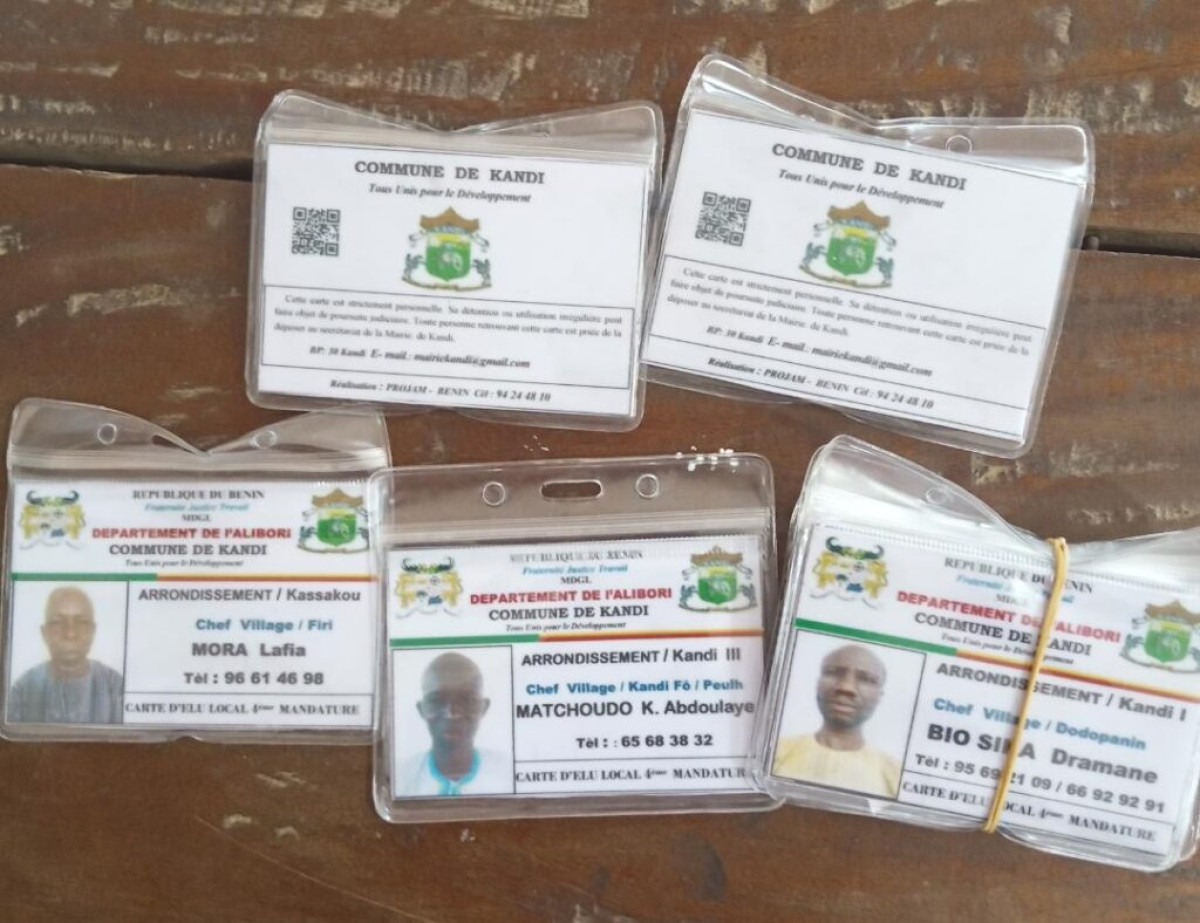 CONFECTION DES BADGES AUX AGENTS COLLECTEURS DE KANDI : Le maire Zinatou Alazi Osséini renforce la notoriété de sa commune
