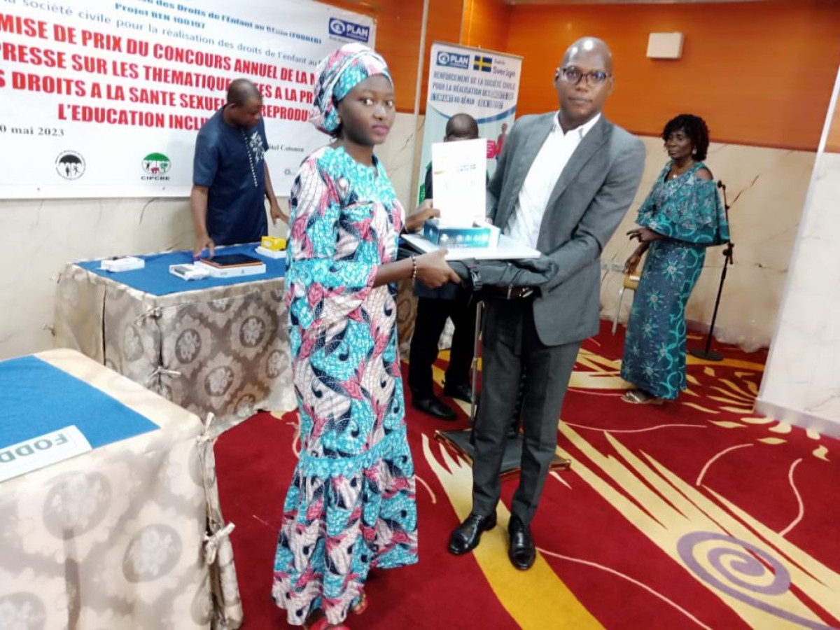 2E ÉDITION DU CONCOURS DES MEILLEURES PRODUCTIONS MÉDIAS SUR LES DROITS DES ENFANTS Le quotidien Daabaaru remporte le 3ème prix