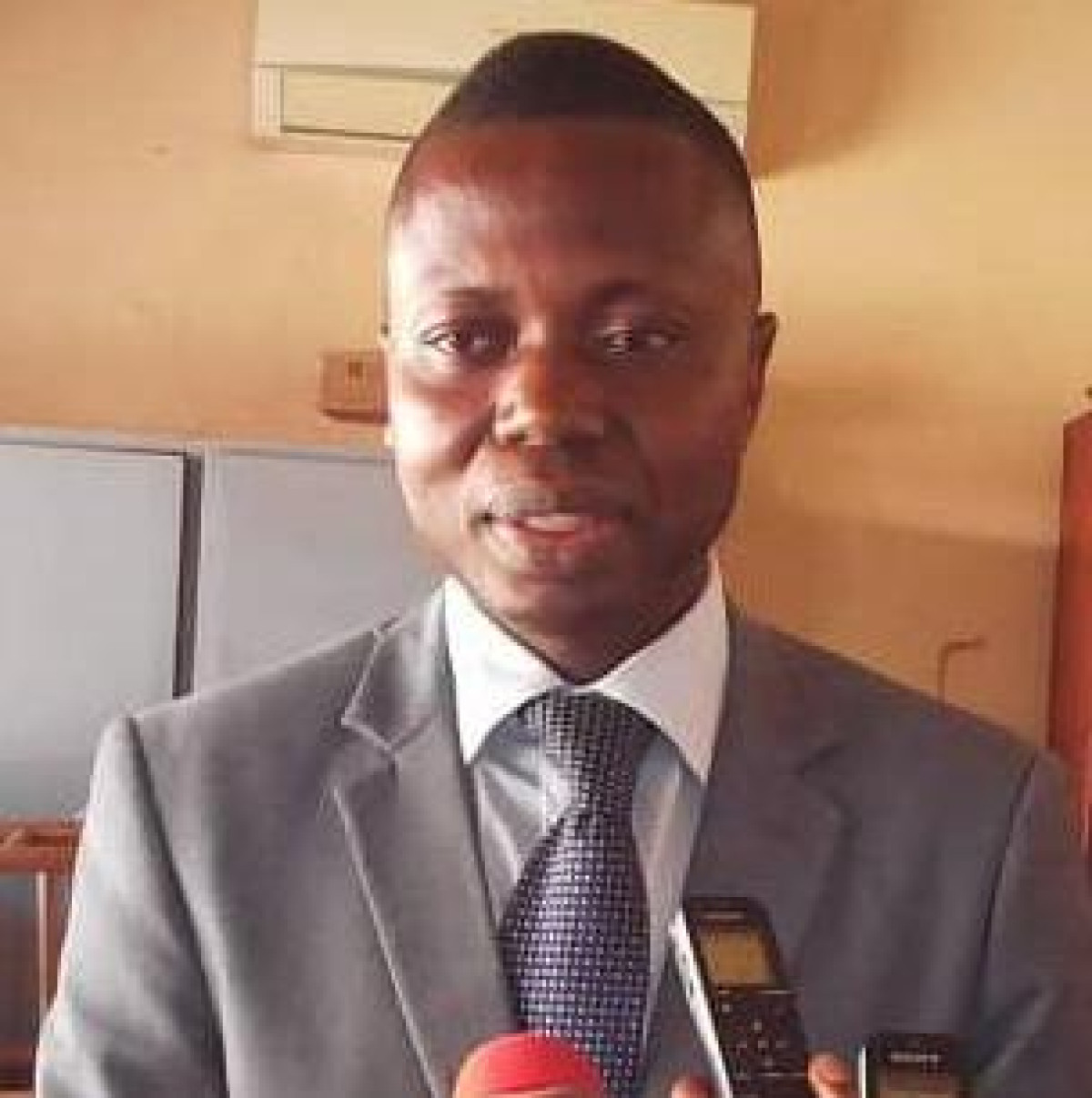 APRÈS L&rsquo;INCENDIE SURVENU AU DÉCANAT DE LA FDSP DE L&rsquo;UNIVERSITÉ DE PARAKOU : Le doyen Moktar Adamou donne les probables raisons