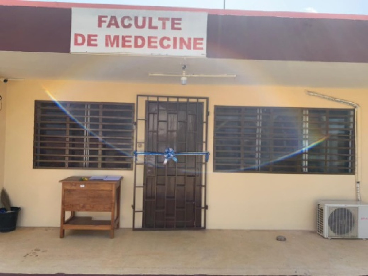 FACULTE DE MEDECINE DE L’UNIVERSITE DE PARAKOU : La Fondation Vallet offre un centre de documentation aux étudiants