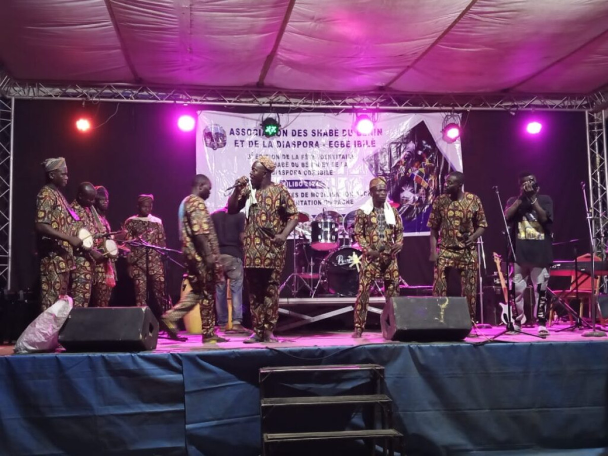 3È ÉDITION DE LA FÊTE IDENTITAIRE DES SHABÈ DU BÉNIN ET DE LA DIASPORA À KILIBO : L&rsquo;association Ègbè Ibilè a clôturé l&rsquo;événement par un concert culturel