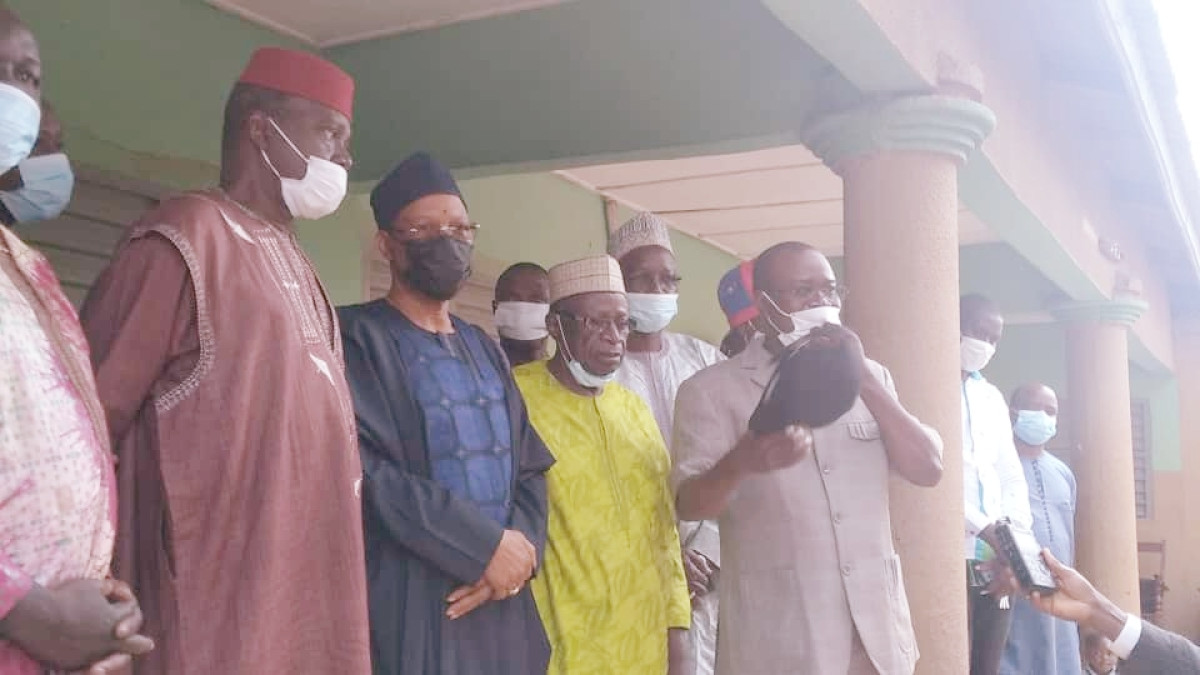 PRÉSENTATION DE CONDOLÉANCES : Le médiateur Essou au domicile de Yayi à Tchaourou