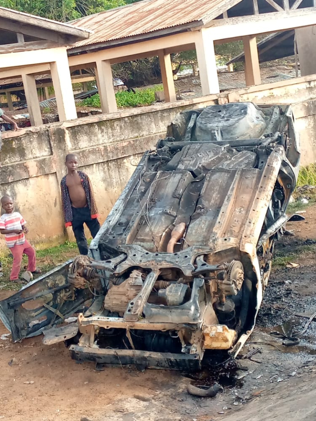 PARAKOU/ SOUPÇONNÉ DE PRATIQUES OCCULTES A TOUROU,  Un alpha voit son véhicule calciné  _ De faux billets découverts