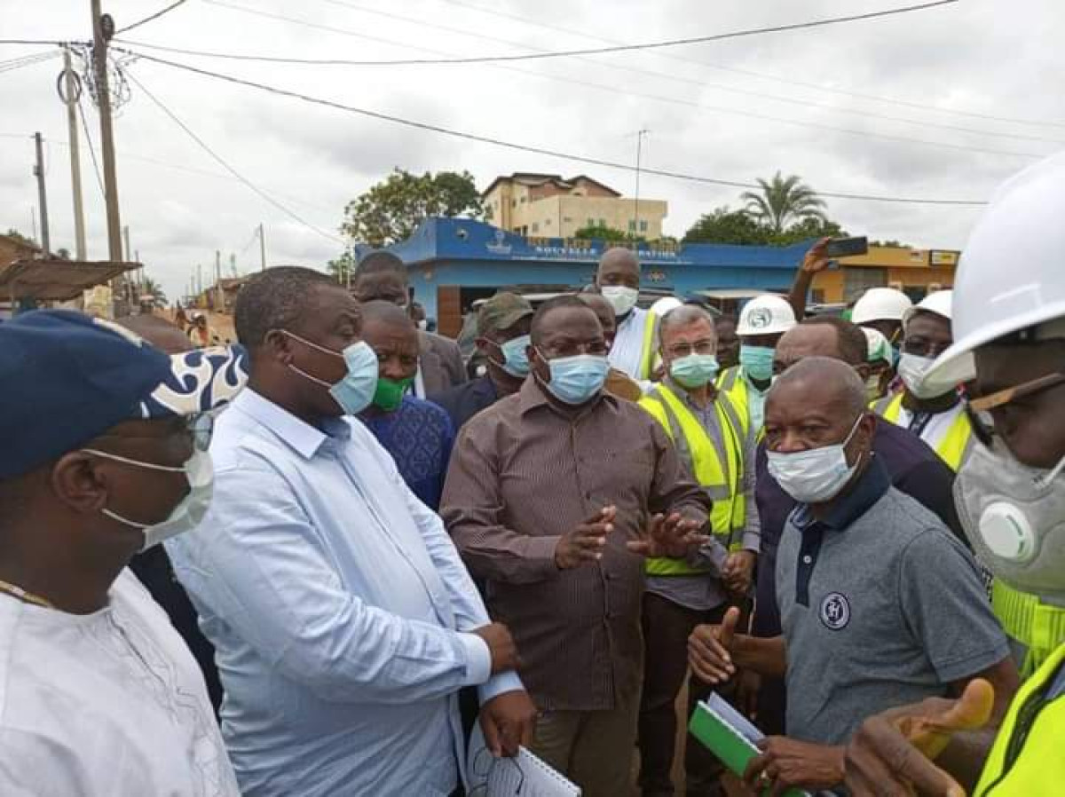 EN VISITE SUR LA ROUTE LOKOSSA -DEVE-APLAHOUE -FRONTIÈRE DU TOGO EN CHANTIER : Le ministre Hehomey satisfait de l&rsquo;évolution des travaux . 66% de taux d&rsquo;exécution