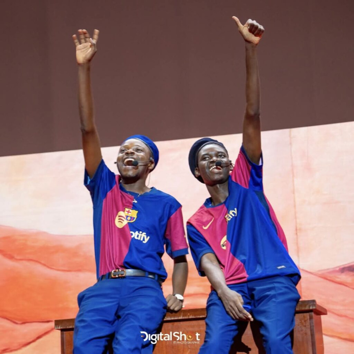 POUR LEUR SPECTACLE ATTENTAT DU RIRE II   :  Gros et Métis font le plein du palais des congrès