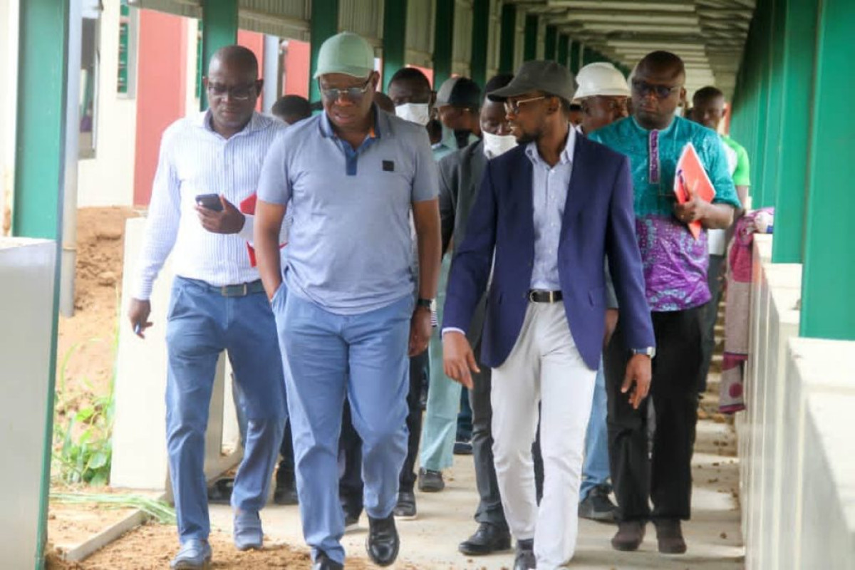 TRAVAUX DE CONSTRUCTION DES INFRASTRUCTURES SANITAIRES : Benjamin Hounkpatin et Didier Tonato sur les chantiers de Savè, Tchaourou,&#8230;