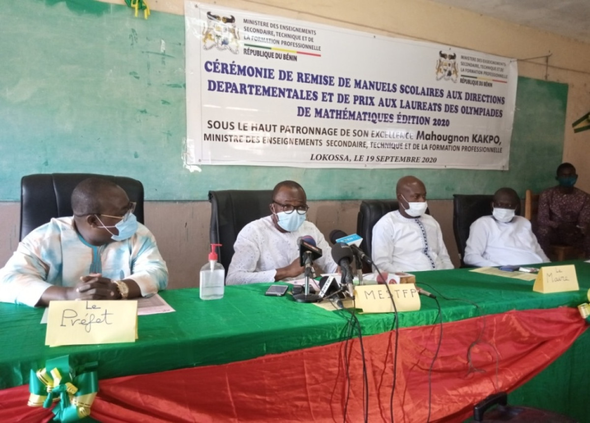 RENTRÉE SCOLAIRE 2020-2021 AU BÉNIN : Le gouvernement offre 8500 ouvrages scolaires aux établissements secondaires publics