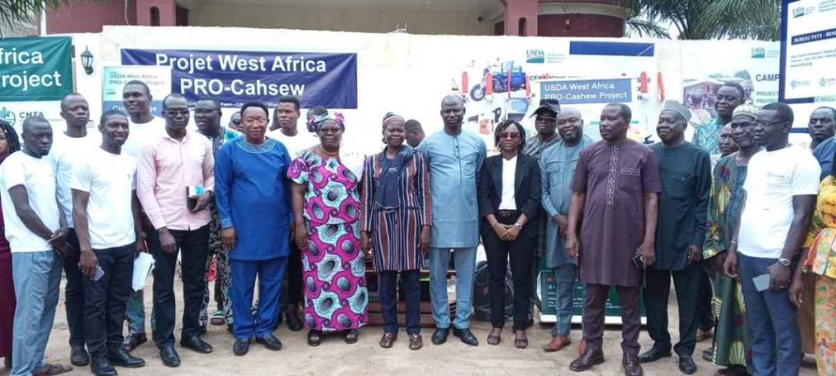 REMETTANT DES MATÉRIELS À SES BÉNÉFICIAIRES : Pro-Cashew œuvre pour améliorer la pratique de production de la noix de cajou . Le partenaire financier Usda salué