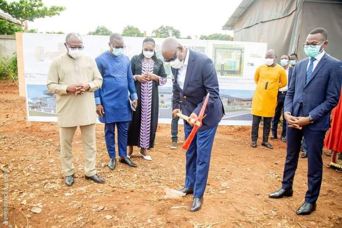 CONSTRUCTION DU LABORATOIRE NATIONAL DE CONTROLE DE QUALITE DES PRODUITS DE SANTE ET D&rsquo;EAU AU BENIN : Les ministres Hounkpatin et Tonato ont lancé les travaux