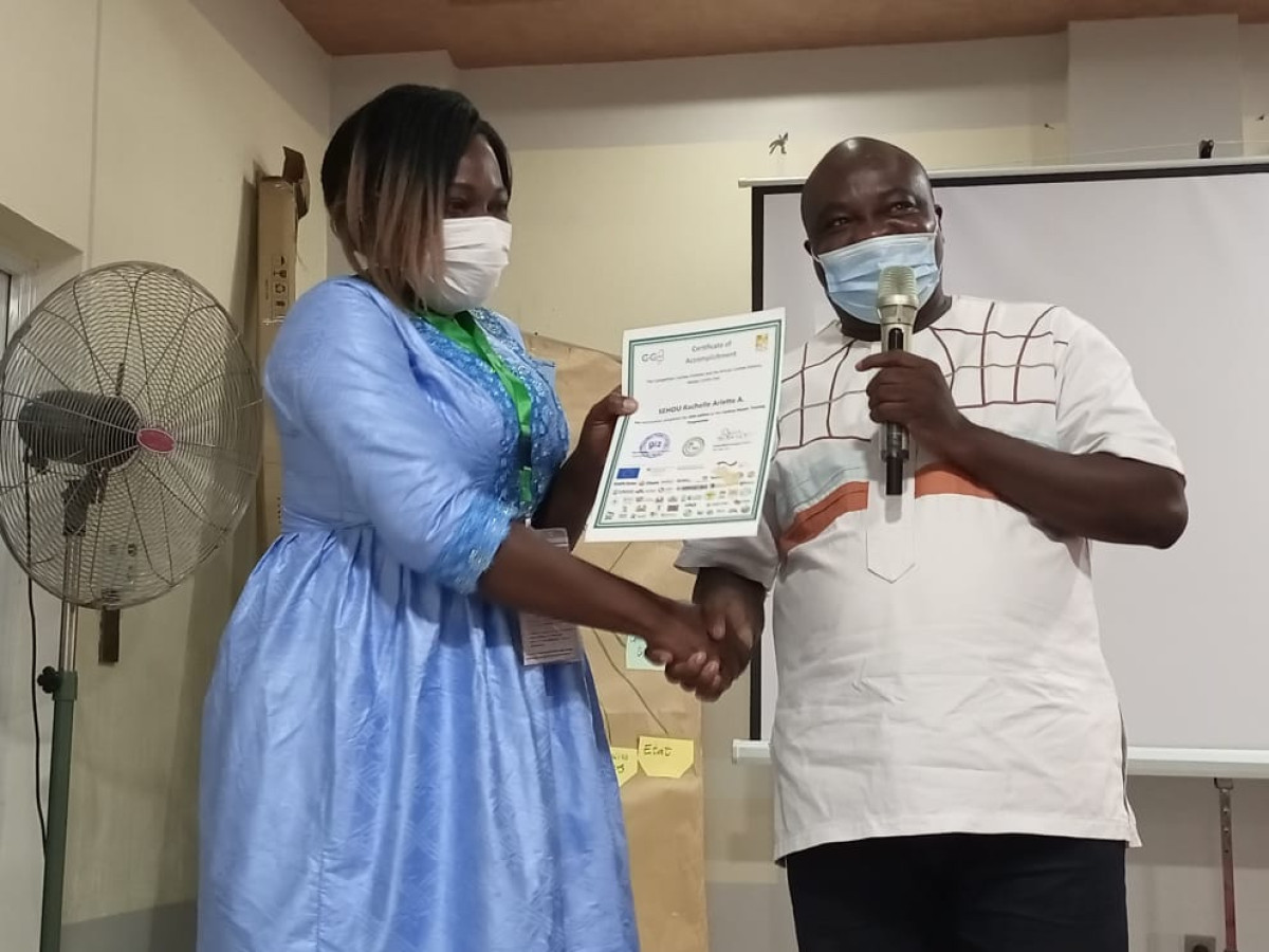 FORMATION SUR LA COMPETITIVITE DE LA FILIERE CAJOU AFRICAIN  : 14 experts béninois qualifiés reçoivent leurs parchemins  . Le représentant pays du projet Pro-cashew Issiakou Moussa félicité