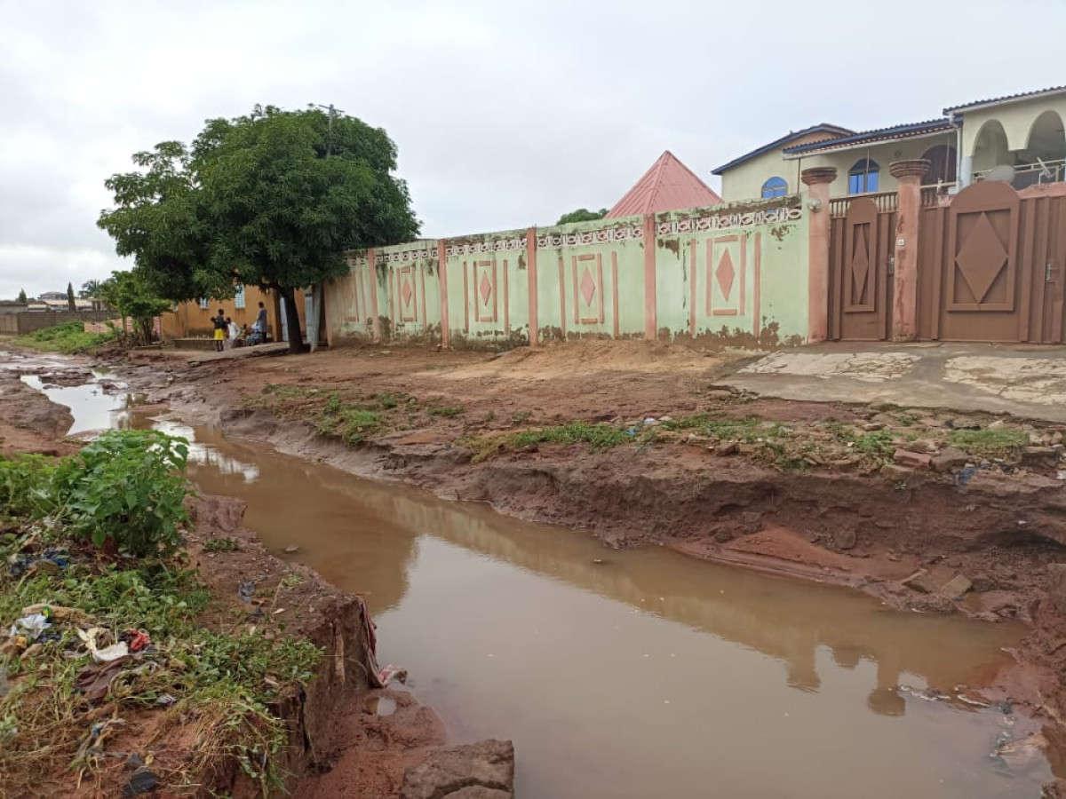 ASPHALTAGE À PARAKOU : Les travaux de l’entreprise Sinohydro montrent déjà leurs limites