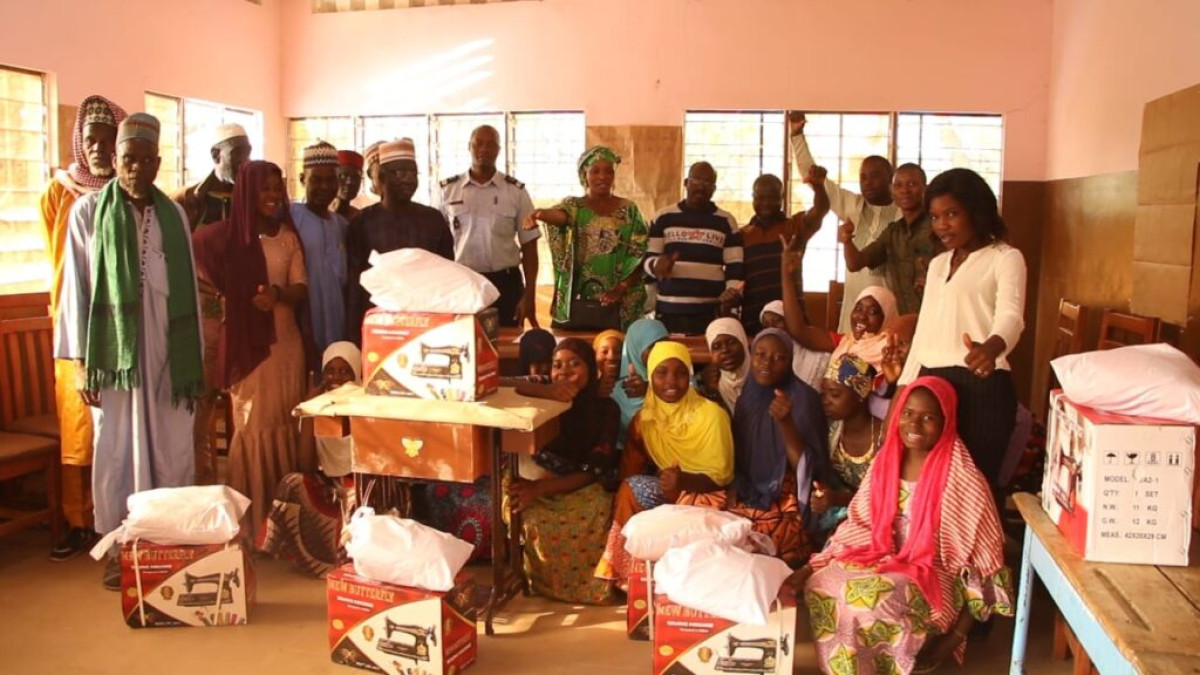 MISE EN ŒUVRE DU SOUS PROJET TCHÈBON-GA À KARIMAMA : L&rsquo;Ong Bussola dote 13 filles vulnérables de kits pour leurs Agr