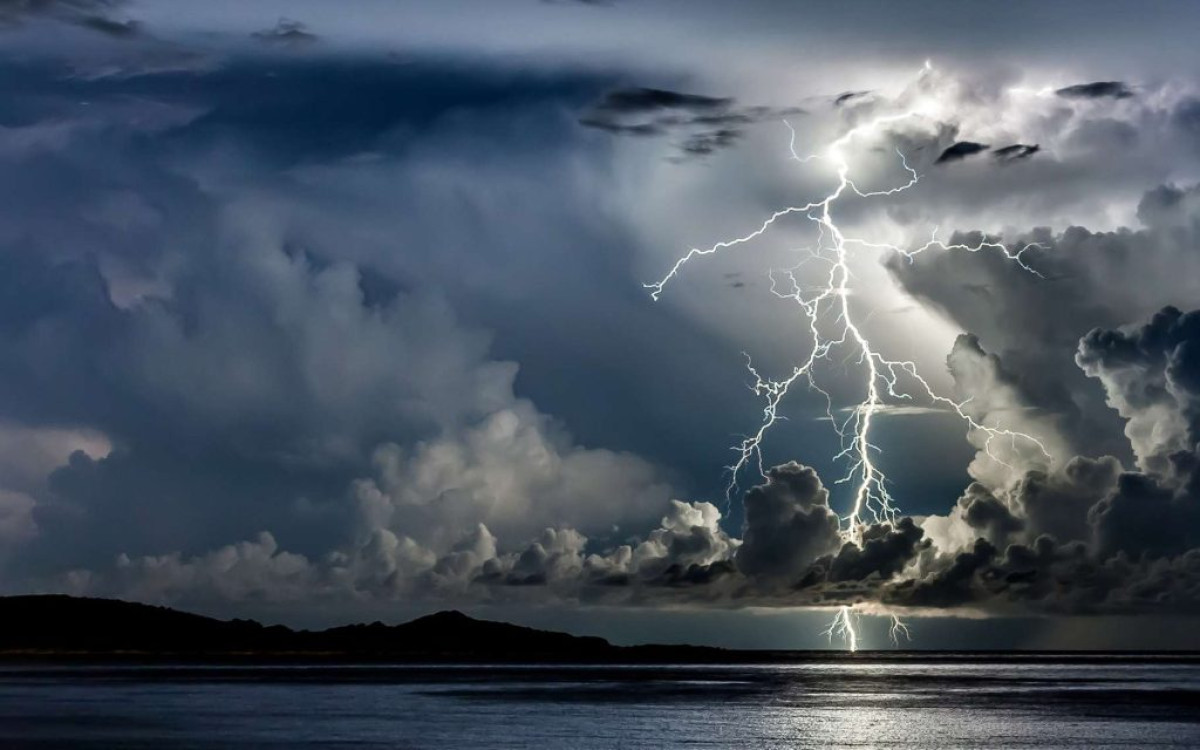 OUESSE : Une femme enceinte meurt foudroyée par le tonnerre