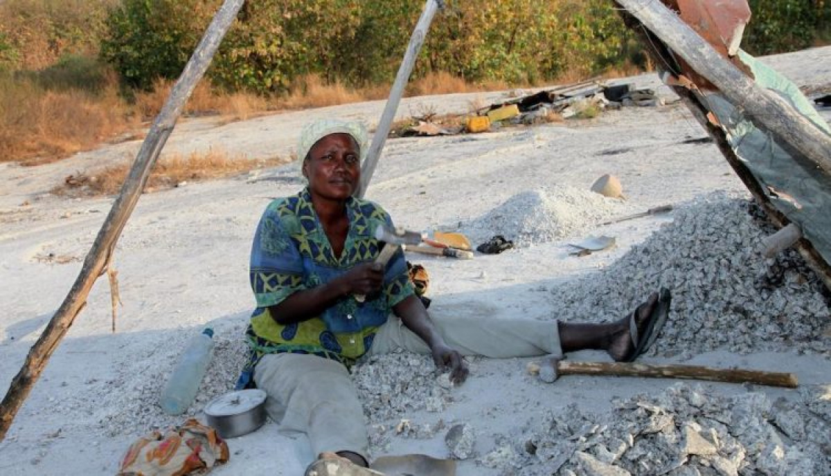 CONCASSAGE DE GRANITE : Risquer les yeux et les doigts pour la pitance