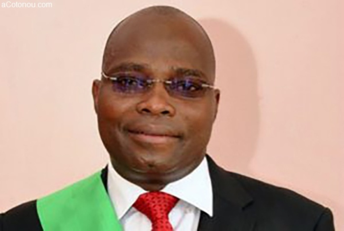 APRES SA NOMINATION AU POSTE D’AMBASSADEUR, L’He Adam Bagoudou présente sa lettre de démission au président Vlavonou