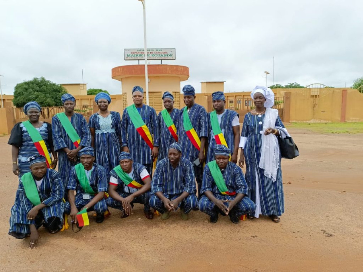 1ER AOÛT 2023 À KOUANDÉ : Le conseil communal et la Secrétaire Exécutive valorisent le pagne traditionnel tissé « baru bekuru »  . Une indépendance vestimentaire qui doit faire école