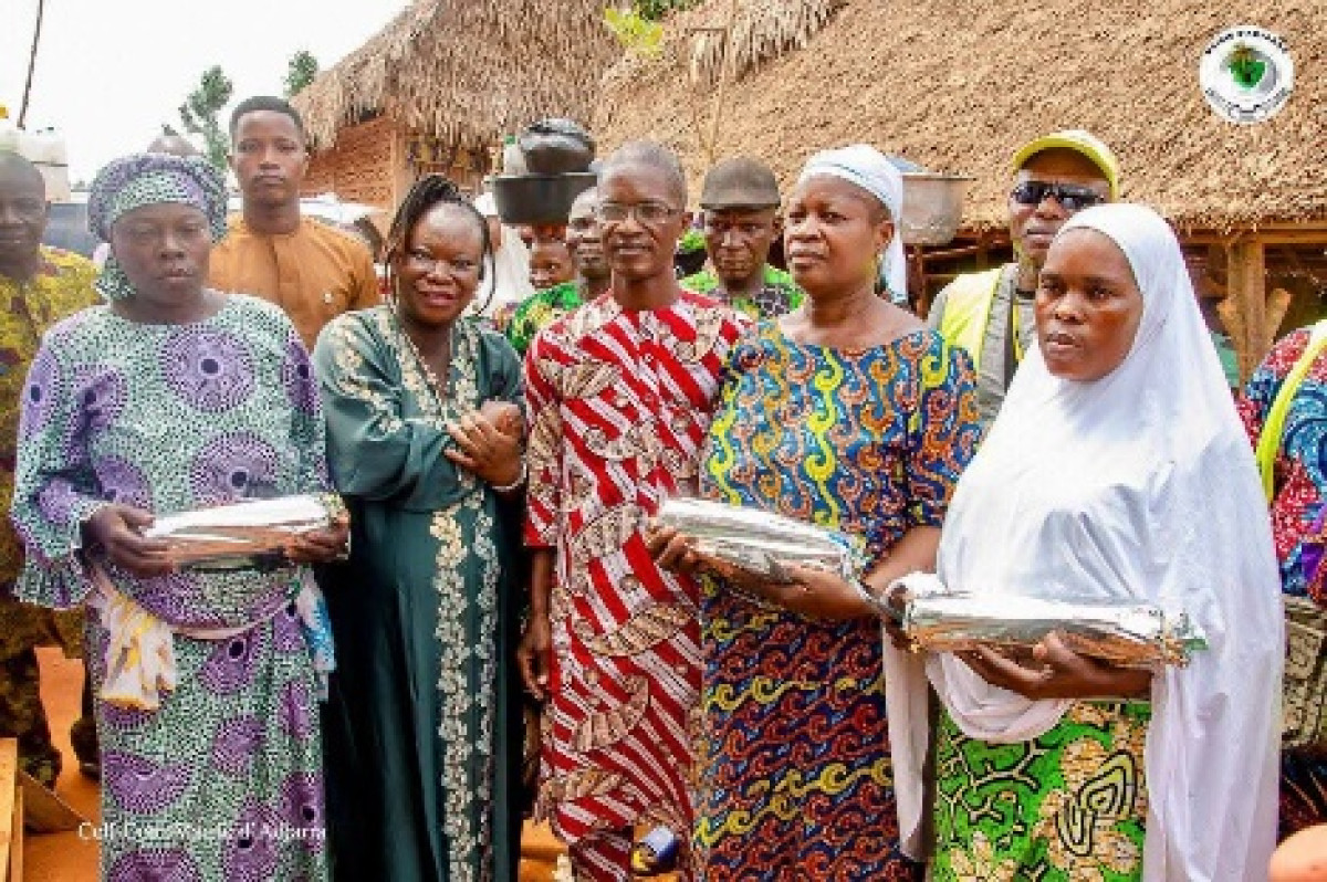 Satisfaite de leurs efforts dans le paiement des droits de place au marché Kpétou: la mairie d&rsquo;Adjarra prime les meilleures femmes revendeuses 