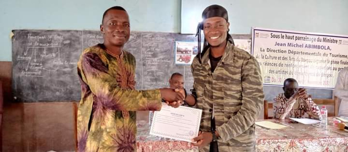 FORMATION DES ARTISTES DU BORGOU SUR LA COMPOSITION ET LE MARKETING MUSICAL : Mamadou Garou N&rsquo;Douro Bagoudou pour la valorisation du potentiel culturel