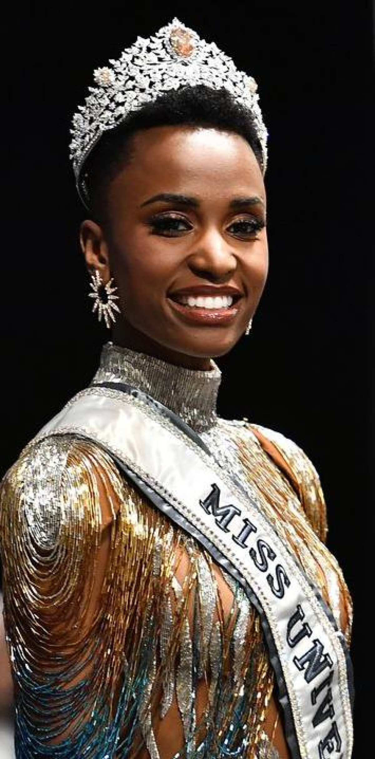 CHRONIQUE DES US ET COUTUMES : Zozibini Tunzi, la flamme de la beauté noire !