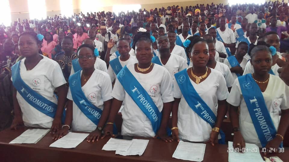 REMISE D&rsquo;ATTESTATION AUX ÉTUDIANTS DE L&rsquo;IFSIO DE L&rsquo;UP : 70 sages-femmes et infirmiers sur le marché de l&#8217;emploi