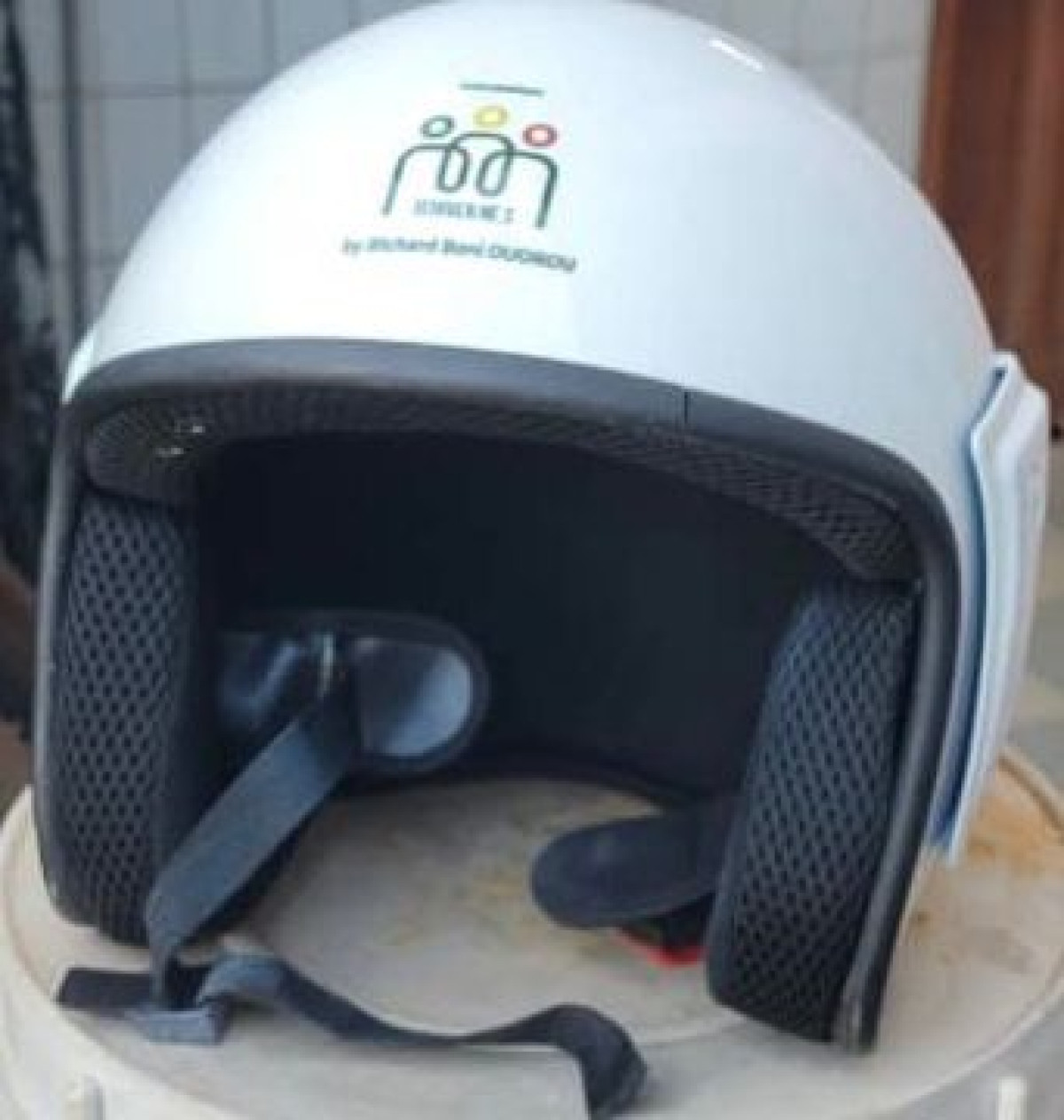 BÉNIN/RÉPRESSION SUR LE PORT DU CASQUE ET SPÉCULATION DU PRIX SUR LE MARCHÉ : Richard Boni Ouorou attire l’attention du gouvernement . Il offre des casques aux Terrien,ne,s