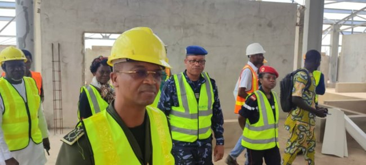 CONSTRUCTION DU NOUVEAU MARCHÉ DE GUEMA À PARAKOU : Le Préfet Mama Cissé constate l&rsquo;évolution des travaux 