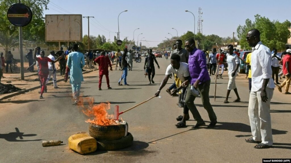 NIGER/ SECOND TOUR DE LA PRÉSIDENTIELLE : Mohamed Banzoum élu . L’opposition dénonce un « hold-up électoral » . Des infrastructures publiques incendiées à Niamey