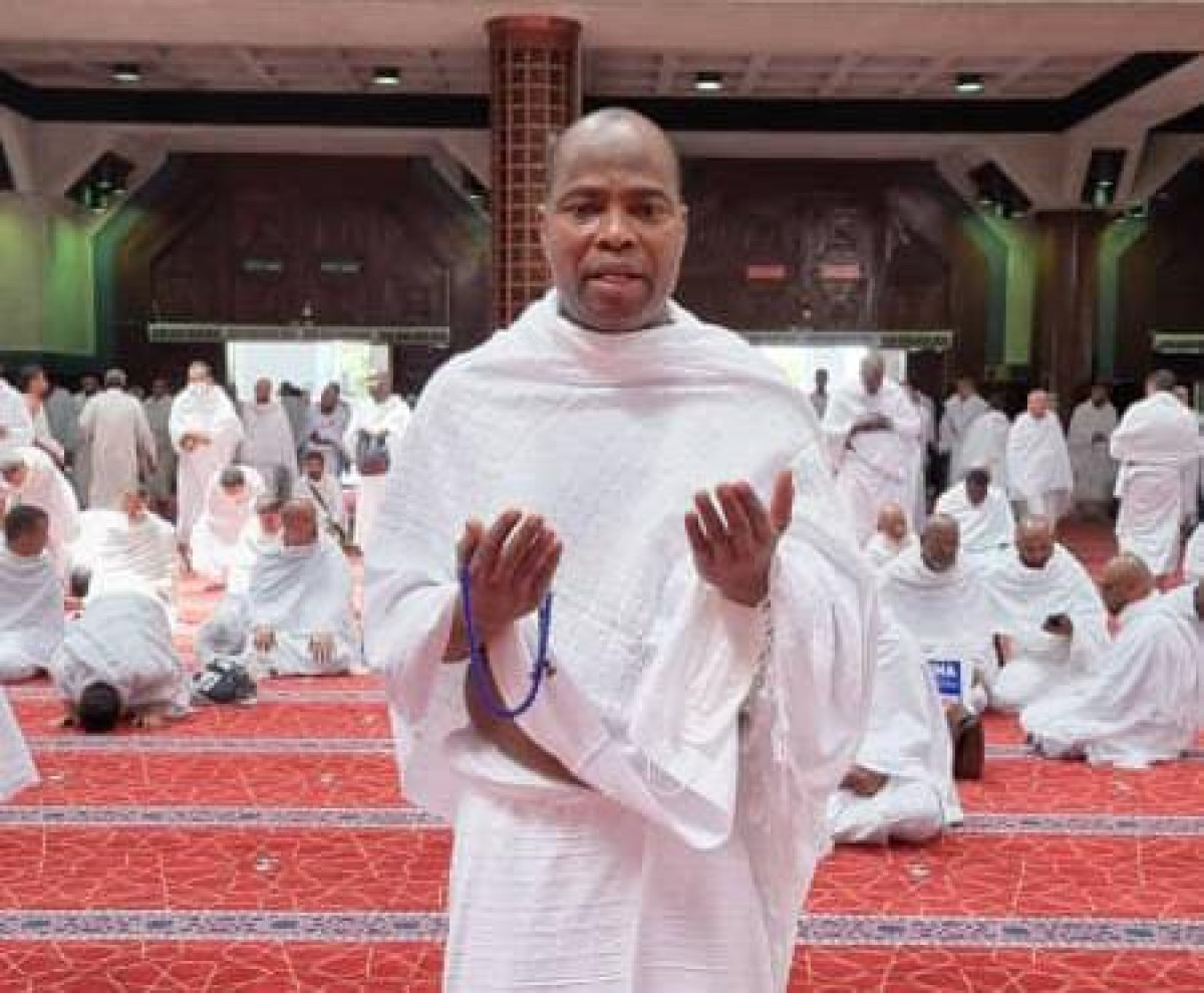 PASSANT LES DERNIERS JOURS DU MOIS DE RAMADAN À LA MECQUE, L&rsquo;ambassadeur Adam Bagoudou prie pour le Bénin