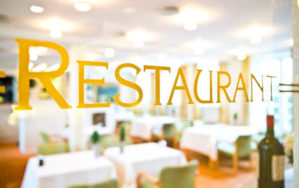 RESTAURANTS ET GARGOTES DANS LES VILLES DU BENIN : Ces grandes zones de propagation du Covid-19 négligées  . Les recommandations du Dr Ariano Nouatin