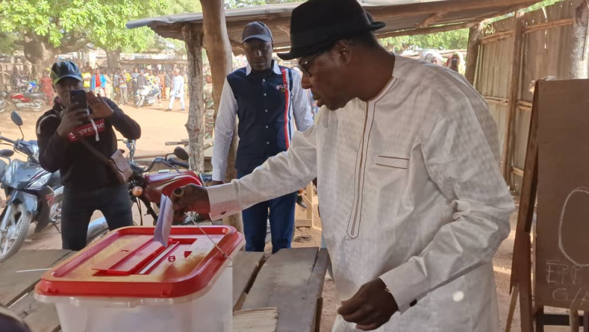 PARAKOU : L&rsquo;ancien Président Boni Yayi a voté  . Voici son adresse après l&rsquo;accomplissement de son devoir civique