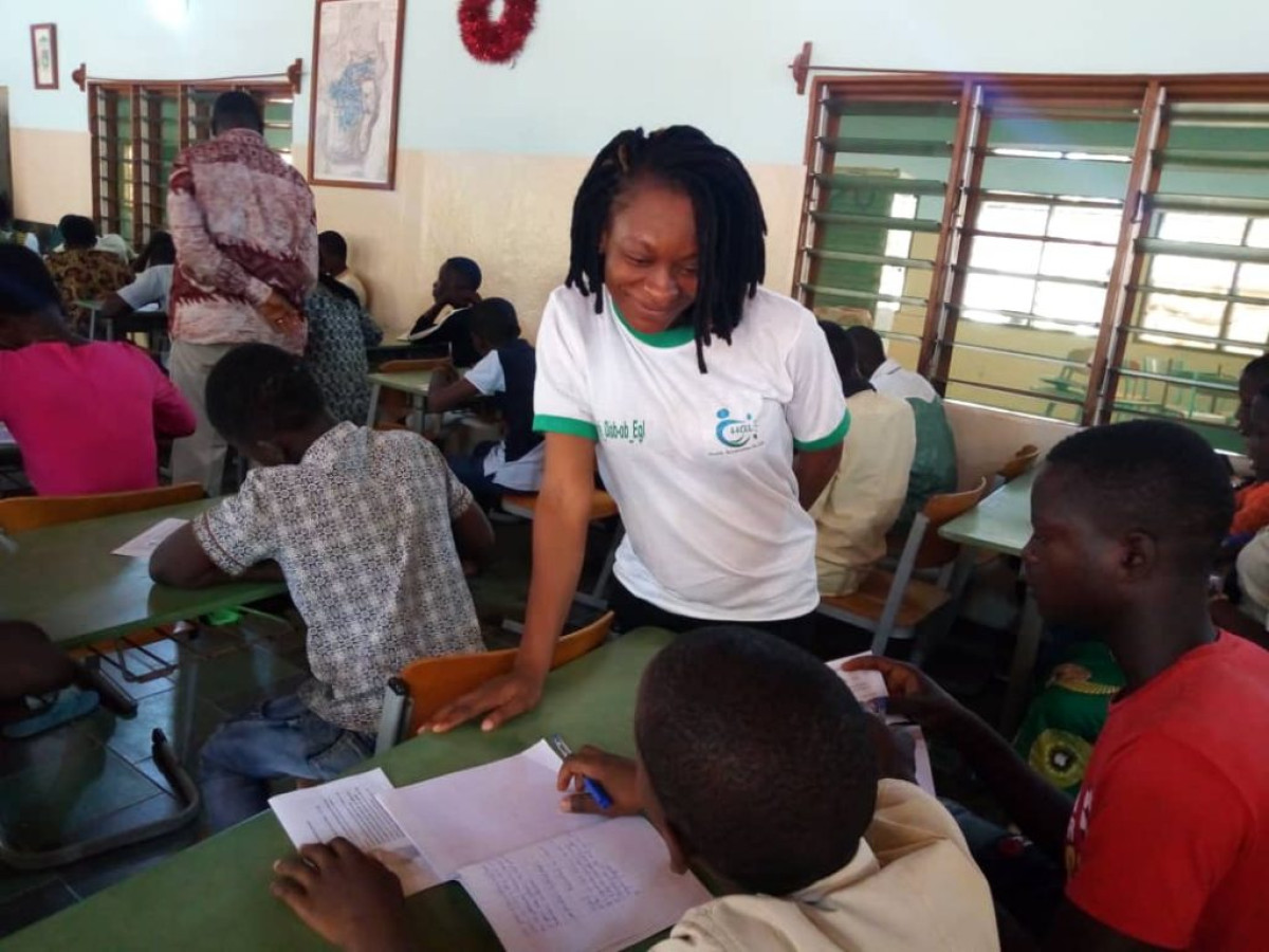 SANTE SEXUELLE ET DE REPRODUCTION EN MILIEU SCOLAIRE À BEMBÉRÉKÉ ET N&rsquo;DALI : 60 pairs éducateurs formés par la Fondation Regard d’Amour