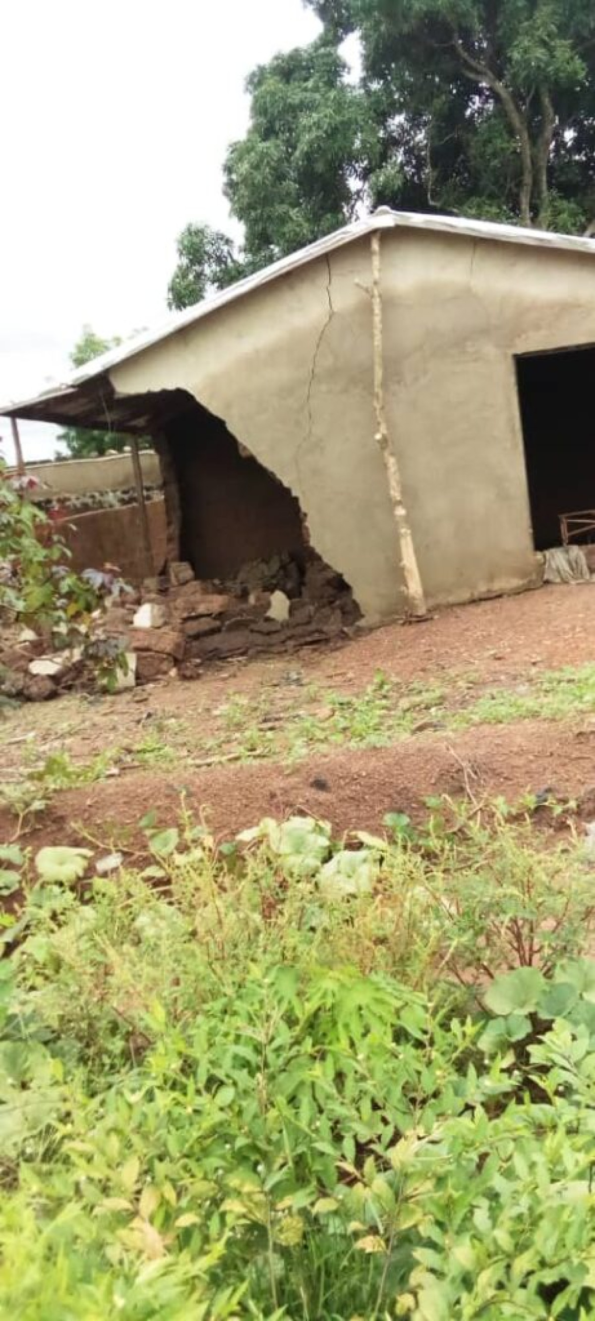 PLUIES DILUVIENNES DANS LA COMMUNE DE TCHAOUROU :  Plusieurs maisons écroulées à Kassouala  . L&rsquo;appel du Ca Ganiou Amoussa aux bonnes volontés