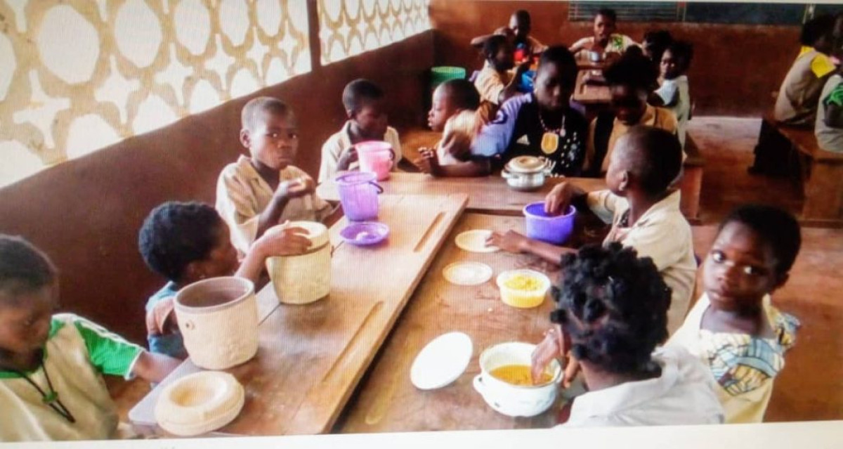 MISE EN ŒUVRE DES CANTINES SCOLAIRES DANS LE BORGOU, : Le gouvernement et le Pam font des heureux au quotidien . Jacob Toudonou s’en réjouit