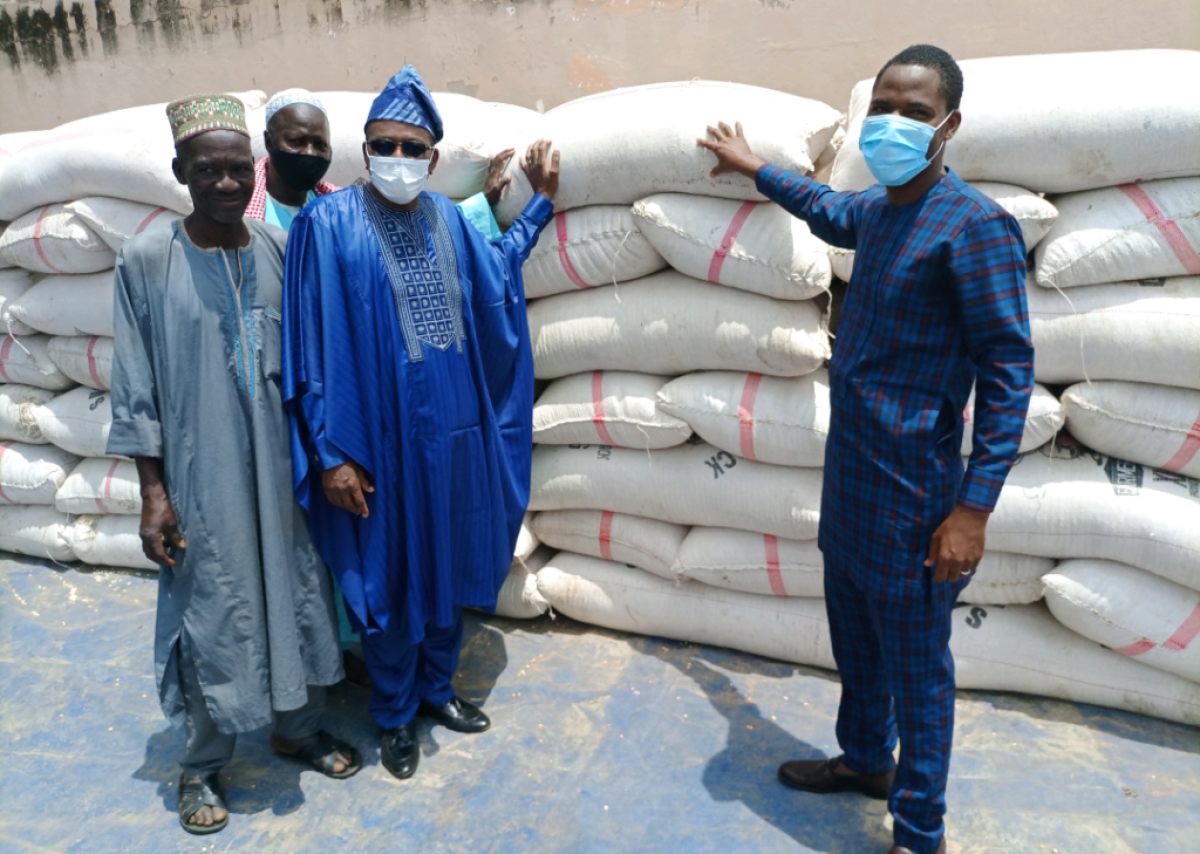 FACE AUX IMPACTS DE LA COVID-19 ET DE LA SOUDURE PASTORALE AU NORD-BENIN : L&rsquo;Anoper fait don de vivres et de ruminants aux familles d&rsquo;éleveurs