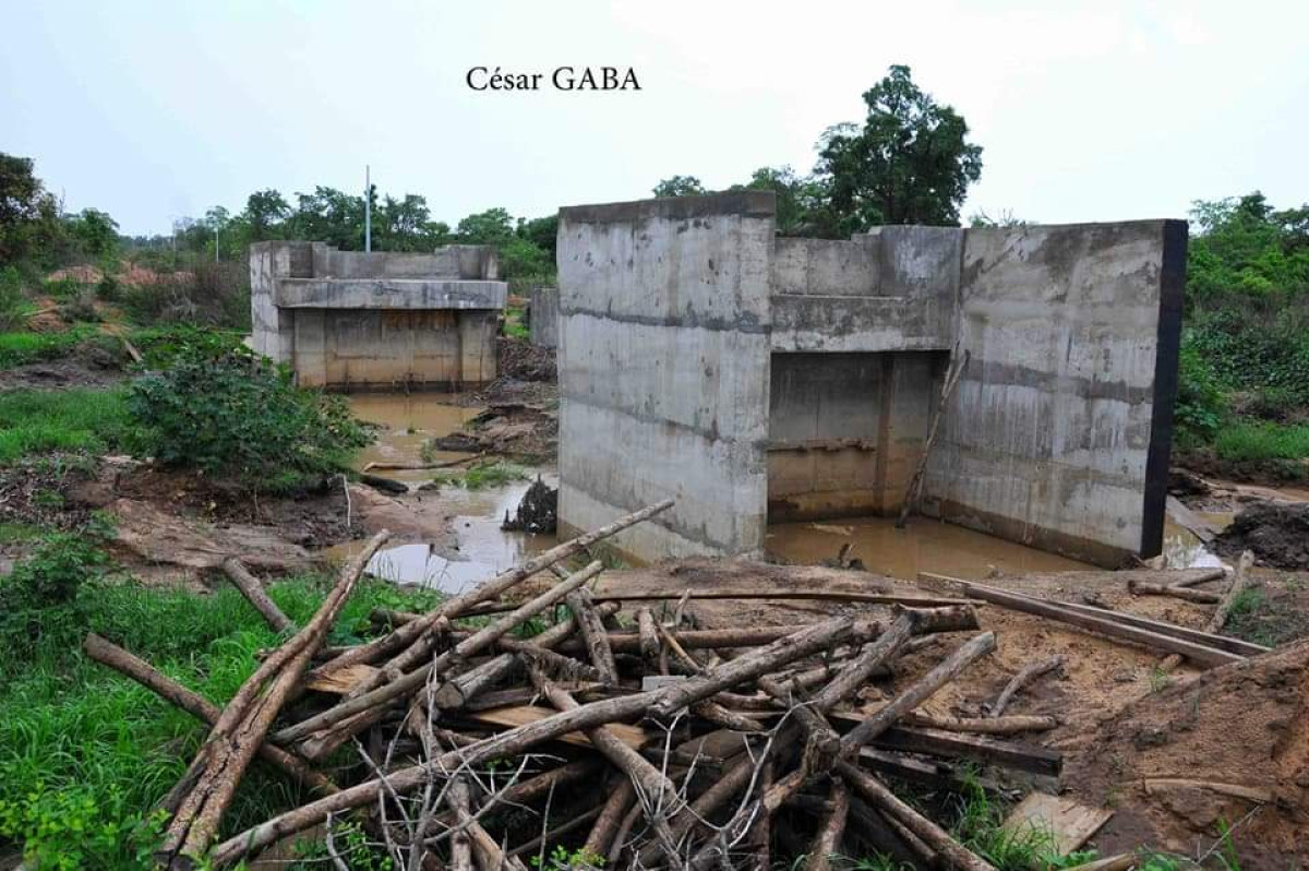 EN CONSTRUCTION DEPUIS 2015 ET TOUJOURS INACHEVÉ, Le pont de Kankou ou le symbole du mépris du gouvernement à l&rsquo;endroit de Kouandé ?